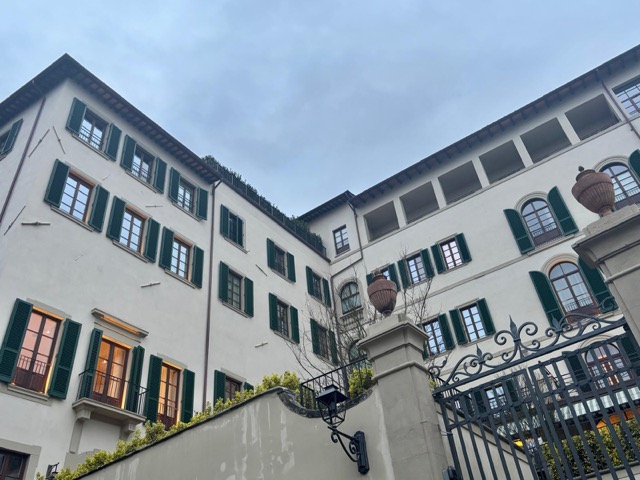 Esterno da via della Piazzola